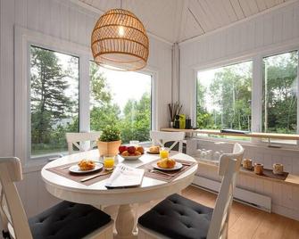 Hôtel à la maison - CABAN 49, nature, forêt et spa - Saint-Tite-des-Caps - Phòng ăn