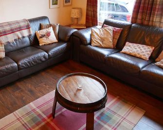 Welcome to our home from home for 7 in the Scottish Highlands. - Carrbridge - Soggiorno