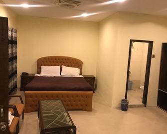 National City Hotel - Rawalpindi - Bedroom