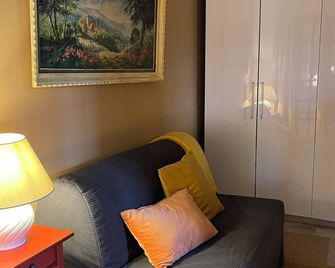 Most Beautiful Italian medieval village- quiet charming apartment/house - Apricale - Living room