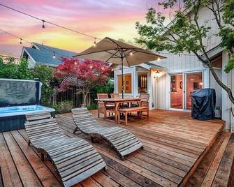 Spacious Oasis Hot Tub Backyard Garden 3br/2ba - Sonoma - Patio