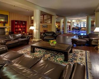 2 Units | Mountain Retreat | Refined Comfort & Scenic Views in a Serene Hideaway - East Stroudsburg - Lounge