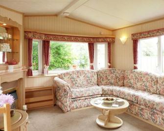 Caravan Hire at Sunnydale Holiday Park - Louth - Living room