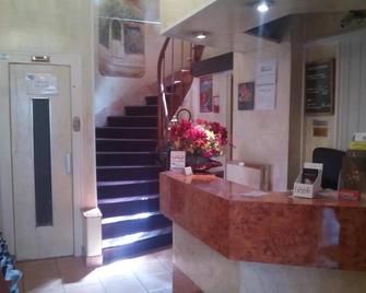 Andre Gill - Paris - Front desk