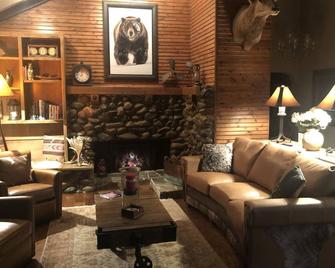 Designer Furnishings, gas fireplace, huge sunny deck w/hot tub, chef's kitchen - Carnelian Bay - Lounge