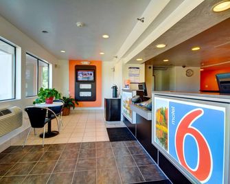 Motel 6-Windsor Locks, Ct - Hartford - Windsor Locks - Front desk