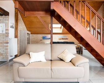Beautiful Holiday Home in Cul-des-Sarts with Garden - Couvin - Living room
