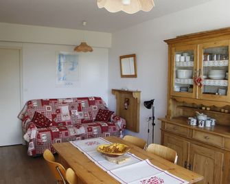 Studio mountain atmosphere, nice views of the undulating forested ridges - Lamoura - Salle à manger