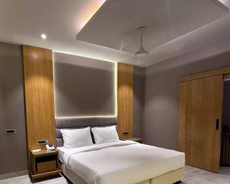 Hotel Rajmahal - Morādābād - Slaapkamer
