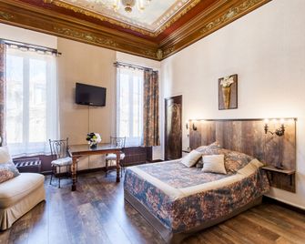 Hôtel de Charme Le Provence - Salon-de-Provence - Ložnice