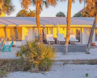 3 Palms Retreat - Belleair Beach
