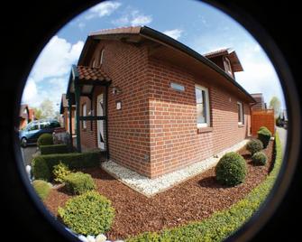 Ferienhaus Eiklenborg 'Am Heeder See' - Dorpen - Gebouw