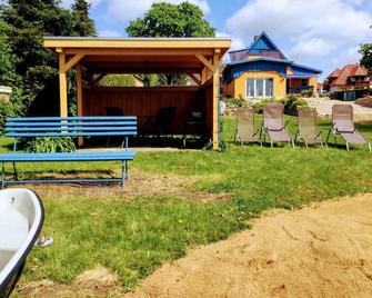 Feriengrundstück direkt am See für 2 Erwachsene und 3 Kinder - Dabel - Patio