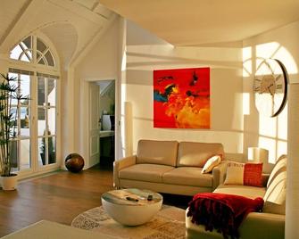 Romantic and spectacular - gallery apartment with 180° view of the lake and Alps - Herrsching am Ammersee - Salon