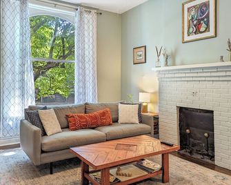 Victorian Louisville Large 1200 Sqft Apt #1 - Louisville - Living room