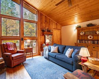 The Apple Cabin in Sedona Scenic Oak Creek Canyon - Sedona - Living room