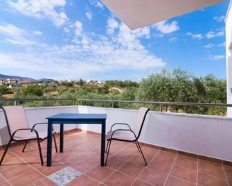 Petra Natura - Limenaria - Balcón