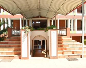 River Palace - A Valley View Hotel (Pure Veg) - Panchgani - Edificio