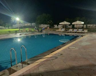 Hotel Udai Vilas Palace - Mandāwa - Piscine