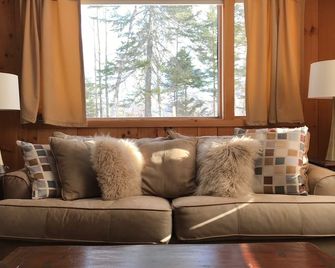 Ski in /Ski out condo. Great location w/ lift and trail outside your door! - Carrabassett Valley - Sala de estar