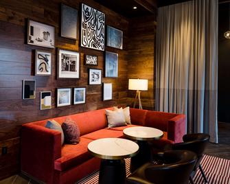 Cambria Hotel Boston Somerville - Somerville - Lounge