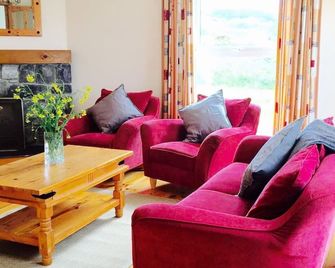 Doolin Village L05 - a doolin lodges that sleeps 6 guests in 3 bedrooms - Doolin - Living room
