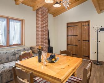 Gorgeous home in Groznjan with Wi-Fi - Grožnjan - Comedor