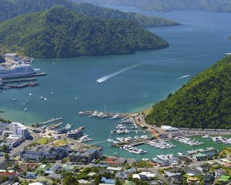 Seaview Crescent Holiday Home - Picton - Beach
