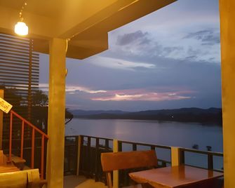 Tonkong Guesthouse & Restaurant - Chiang Khan - Balcón