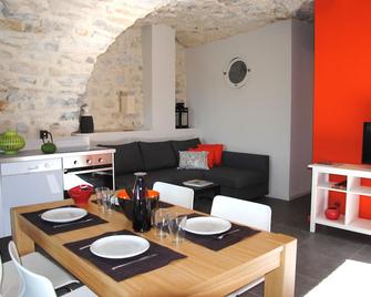 Balazuc, charming self-catering cottage in southern Ardèche La Calade with swimming pool - Balazuc - Comedor