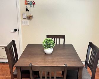 3-bedroom house in perfect Sacramento with AC - Sacramento