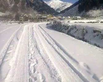Hotel Mountain Track- Taranna Balakot - Muzaffarabad