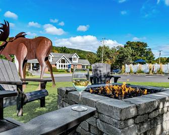 Top Notch Inn - Gorham - Patio