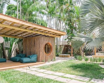 بوسادا بازوو - اباتوبا - شرفة مرصوفة