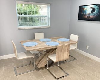 Poolside Palms - נורת' פאלם ביץ' - חדר אוכל