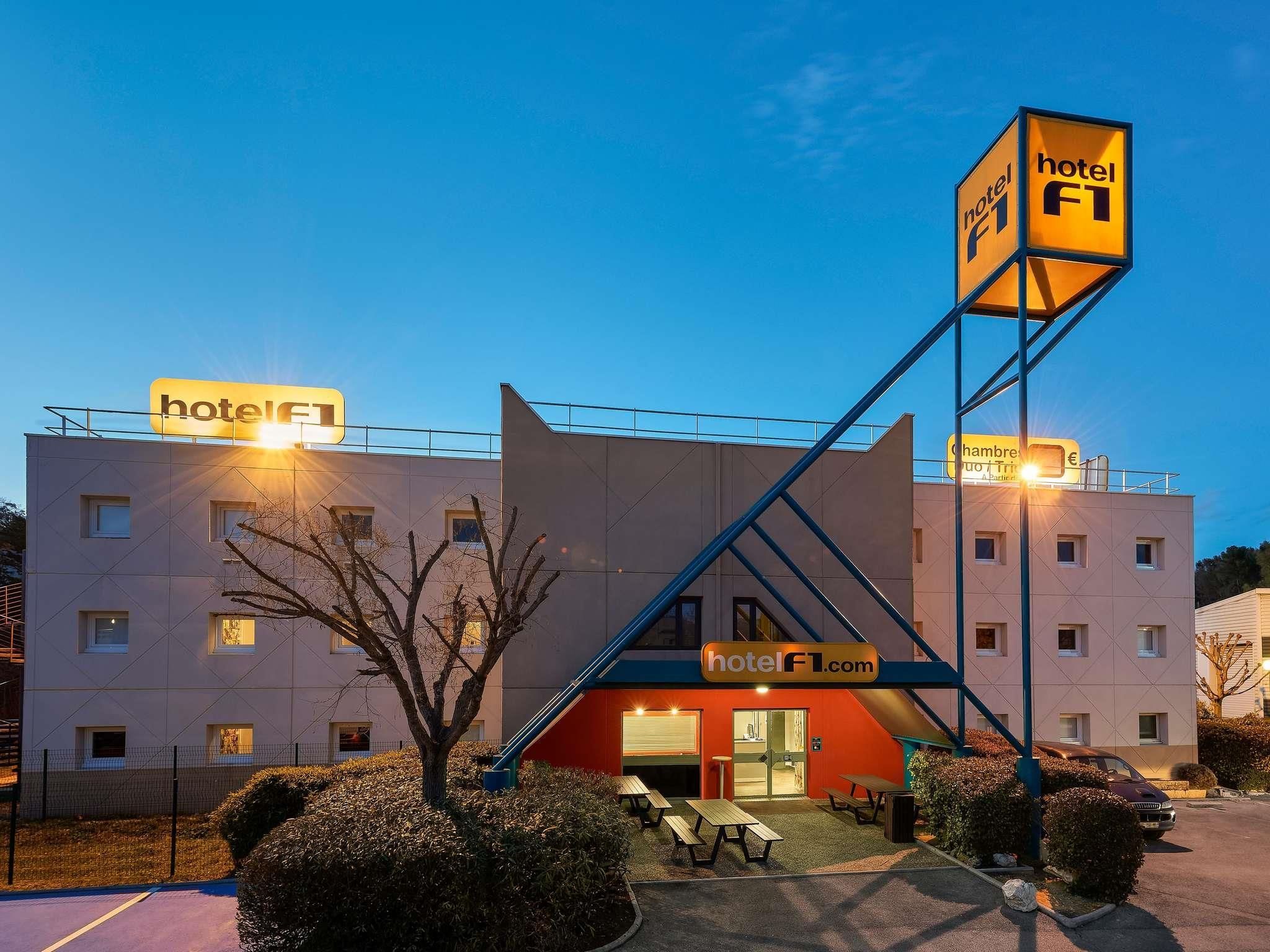 Hotelf1 Pontarlier - Pontarlier - Building