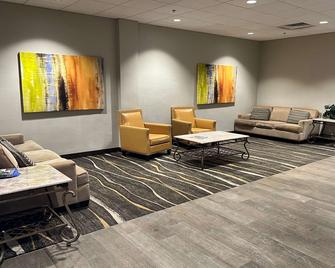 AmericInn by Wyndham Rochester Near Mayo Clinic - Rochester - Lobby