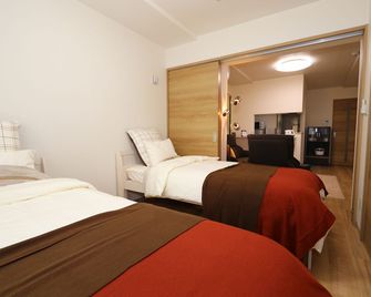 101 Japan's Three Biggest Night Views At The Foot Of Mt.Moiwa Sapporo / Spacious 54 / From Chitose Airport To One Highway Bus / Quiet Room / Up To 5 People Per Room - Sapporo - Chambre