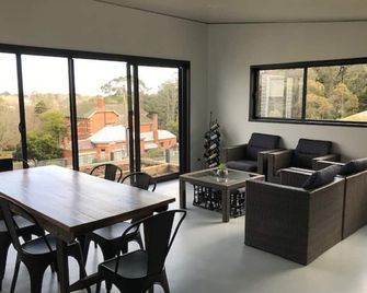 House on the Hill, Pet Friendly Cottage - Creswick - Comedor