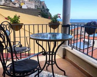 Romeo e Giulietta Scilla - Scilla - Balcone