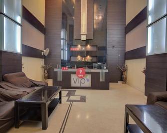 OYO 26196 Hotel Vip Regency - Dhanbād - Front desk