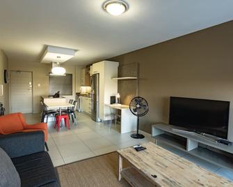 The Hub Apartments - Johannesburg - Living room