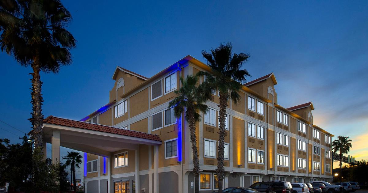 Holiday Inn Express & Suites San AntonioDtwn Market Area £52. San