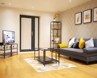 The Elm Serviced Apartments - Camberley - Living room