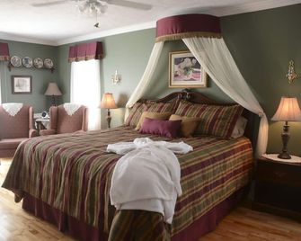 Côté's Bed & Breakfast - Argosy - Bedroom