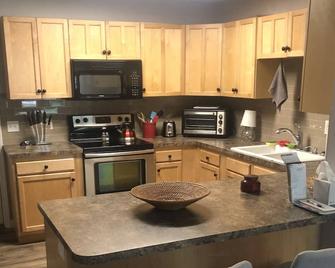 Cozy, Quiet, Comfy, Close to Everything - Paducah - Kitchen