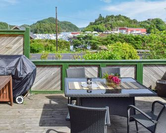 Gorgeous Home In Farsund With Kitchen - Farsund - Balkong
