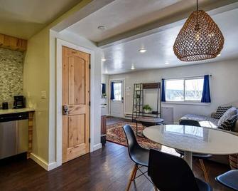 The Hilltop Haven 2bd Suite and Pet Friendly - Leadville - Dining room