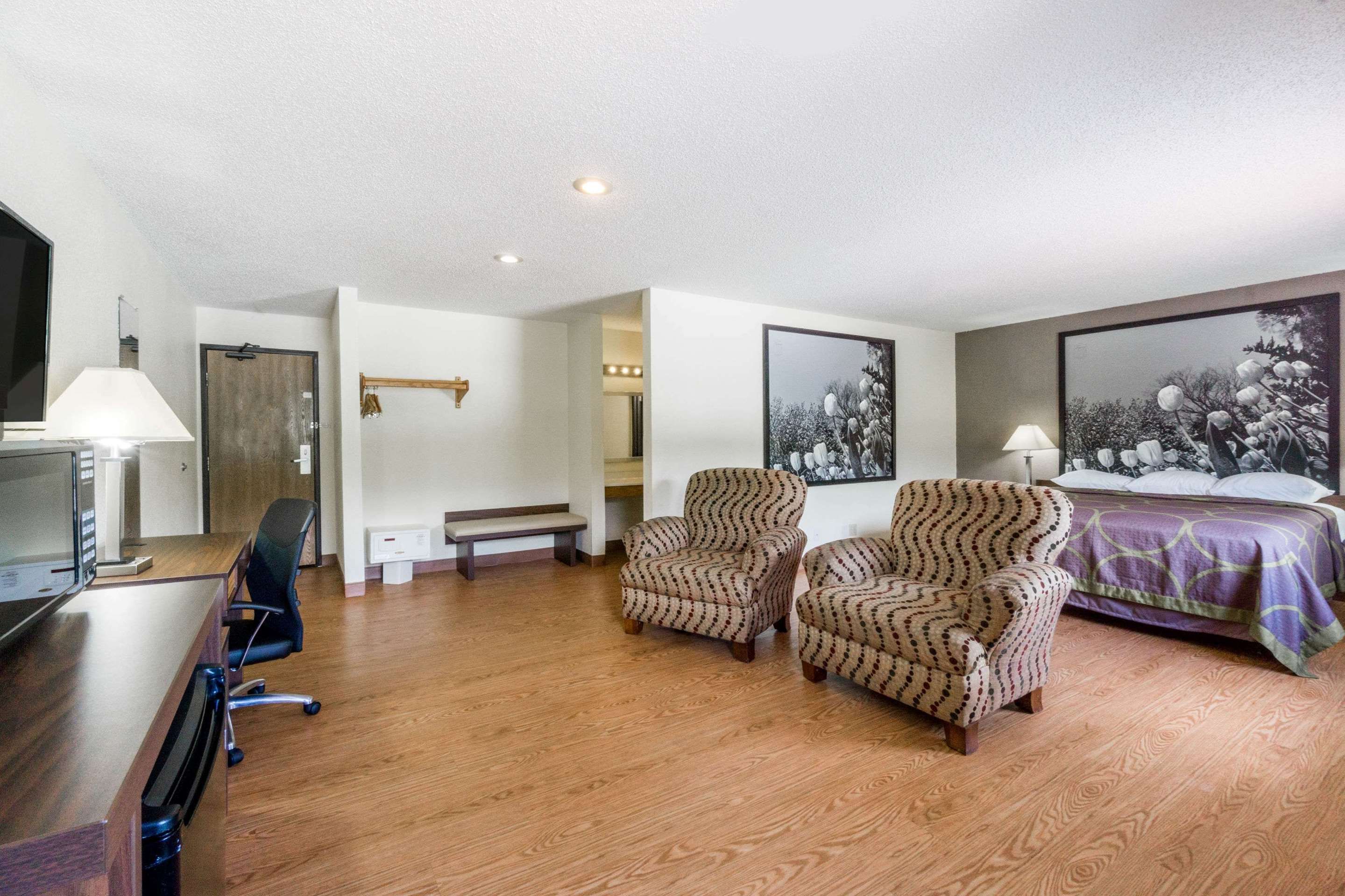 Super 8 by Wyndham Zanesville - Zanesville - Sala de estar