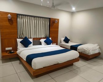 Hotel The Grand Dipak - Jūnāgadh - Bedroom